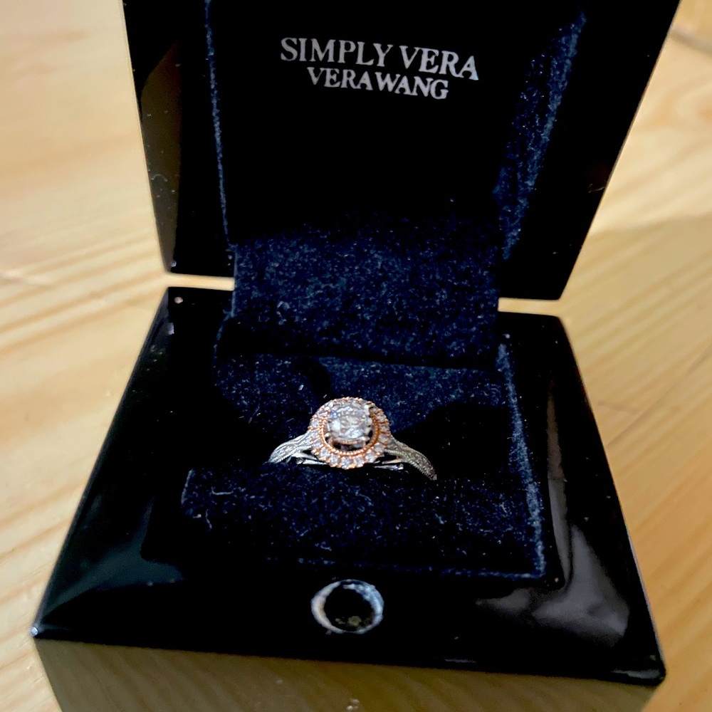 Vera Wang bridal collection Simply Vera size 7
